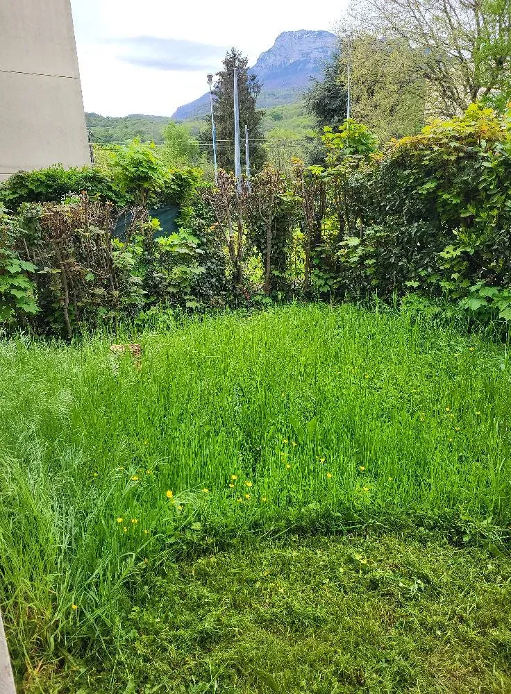Aide au jardin à Fontaine